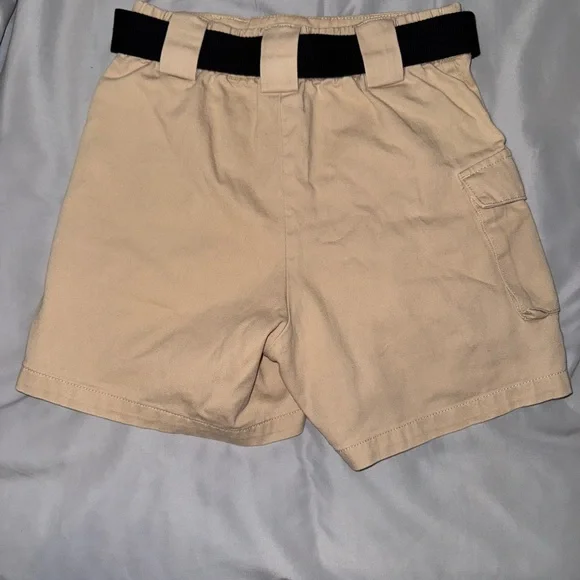 Aritzia TNA Tan Cargo Shorts with Black Belt - Picture 3 of 8